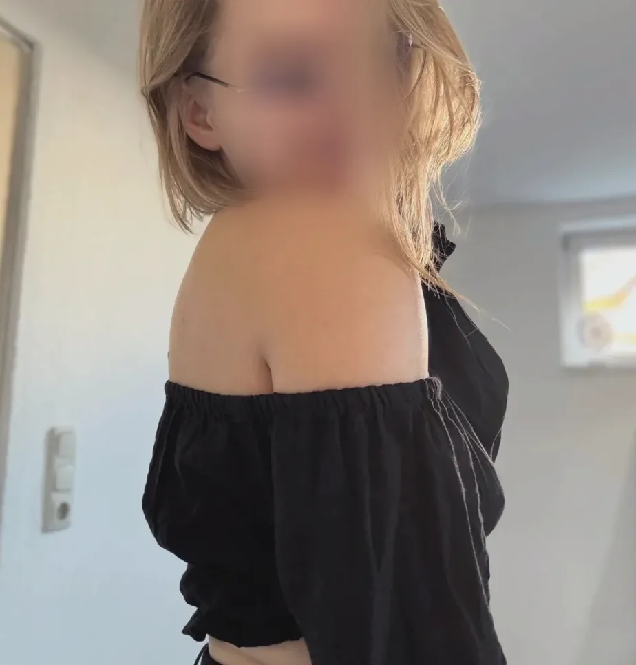 Carla, 26