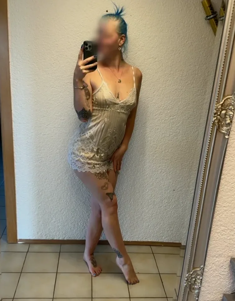 Fiona, 25