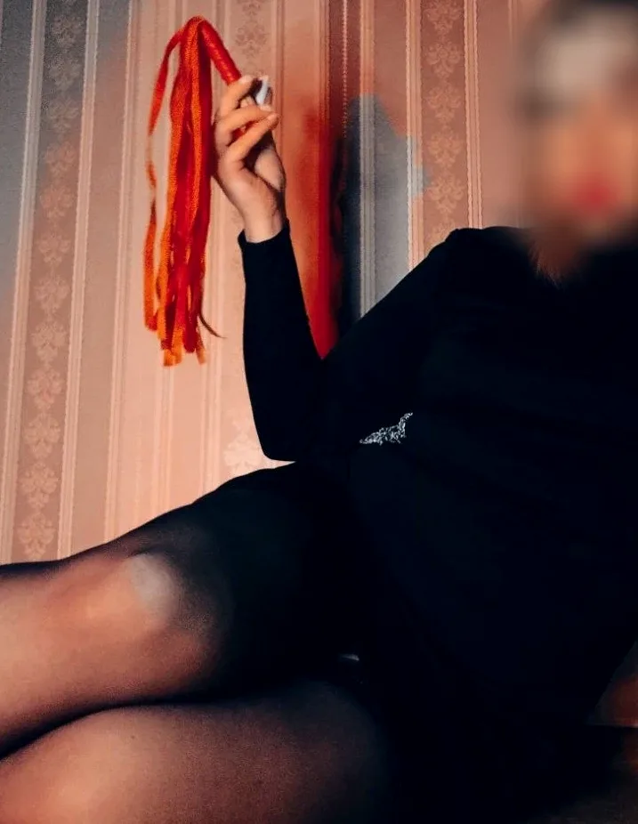 Manuela, 29