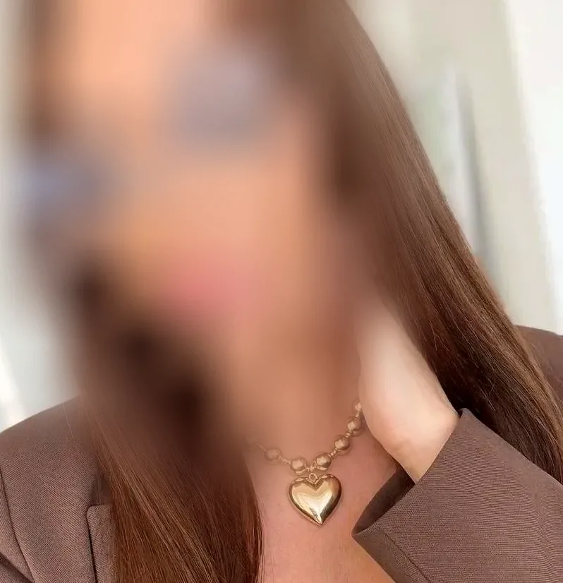Mia, 36